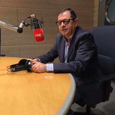 El mundo del periodismo deportivo también se ha visto afectado por el coronavirus. Desafortunadamente, hace unos días se conoció la triste pérdida del periodista deportivo de RNE, José María Candela. Los que le conocieron, no dudaron en compartir su pesar en redes, donde se hizo visible el merecido cariño que le tenía todo el colectivo. 'Chema' Candela falleció el pasado viernes a los 59 años.