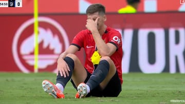 Kumbulla, central del RCD Mallorca, lesionado en el partido Mallorca-Atlético de Madrid disputado en Son Moix el 21 de septiembre de 2025.