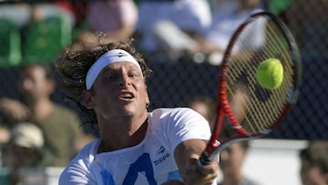 Argentine tennis player David Nalbandian returns the ball to Spanish tennis player Rafael Nadal during an exhibition tennis match in Buenos Aires on November 23, 2013. Rafael Nadal and Novak Djokovic visits Argentina to participate in the farewell celebration for Argentine tennis player David Nalbandian. AFP PHOTO / JUAN MABROMATA