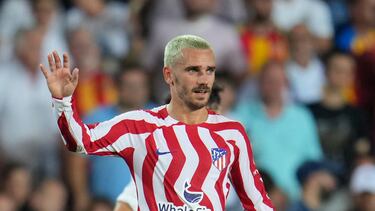 VALENCIA, SPAIN - AUGUST 29: Antoine Griezmann of Atletico de Madrid celebrates following their side's victory in the LaLiga Santander match between Valencia CF and Atletico de Madrid at Estadio Mestalla on August 29, 2022 in Valencia, Spain. (Photo by Aitor Alcalde/Getty Images)
