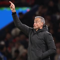 Luis Enrique felicita a Jordi Alba y Busquets: “Son dos personas increíbles”