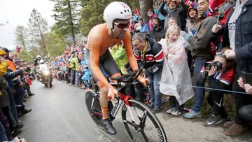 NOR02. BERGEN (NORUEGA), 20/09/2017.- El ciclista holandés Tom Dumoulin en acción durante la prueba individual masculina de la contrarreloj de los Mundiales de Bergen, Noruega, el 20 de septiembre del 2017. EFE/Cornelius Poppe PROHIBIDO SU USO EN NORUEGA