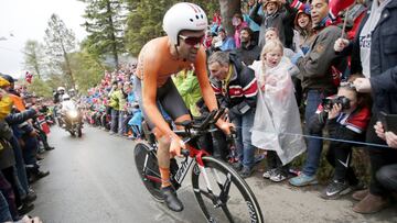 NOR02. BERGEN (NORUEGA), 20/09/2017.- El ciclista holand&eacute;s Tom Dumoulin en acci&oacute;n durante la prueba individual masculina de la contrarreloj de los Mundiales de Bergen, Noruega, el 20 de septiembre del 2017. EFE/Cornelius Poppe PROHIBIDO SU USO EN NORUEGA