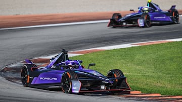 Los Porsche de Wehrlein y Müller, en los test de Fórmula E en Valencia.
