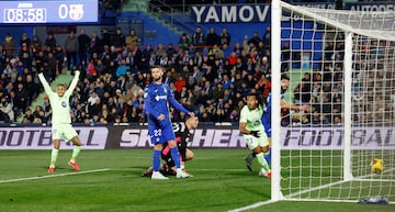 0-1. Asistencia de Pedri a Joules Kound dentro del rea. El defensa francs entre trompicones y David Soria que no acierta a atrapar el baln, anota el primer tanto.0