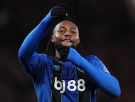 MANCHESTER (United Kingdom), 15/12/2025.- Antoine Semenyo of Bournemouth celebrates scoring the 1-1 goal during the English Premier League match between Manchester United and AFC Bournemouth, in Manchester, Britain, 15 December 2025. (Reino Unido) EFE/EPA/ADAM VAUGHAN EDITORIAL USE ONLY. No use with unauthorized audio, video, data, fixture lists, club/league logos, 'live' services or NFTs. Online in-match use limited to 120 images, no video emulation. No use in betting, games or single club/league/player publications.