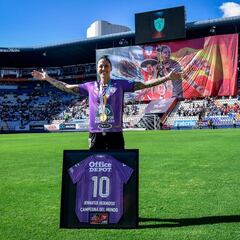 Jenni Hermoso recibe homenaje en el estadio Hidalgo