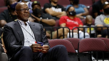 El legendario alero de Rockets y Blazers atendió a los fans ganadores del sorteo del NBA Fan Club. Clyde Drexler es uno de los 75 mejores jugadores de la historia.