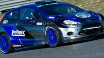 <b>MUCHO AGARRE. </b>El Ford Fiesta sorprende en el paso por curva.