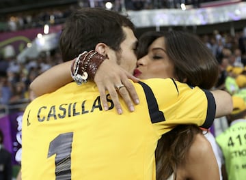 2012. Iker Casillas y Sara Carbonero tras conseguir la Eurocopa la Selección española.