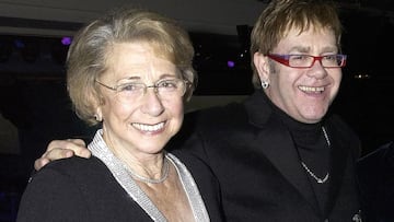 La vida privada de Sir Elton John ha estado llena de polémicas, como dejar de hablar con su madre por años. ¿Cuáles fueron las razones y qué fue de su carrera?