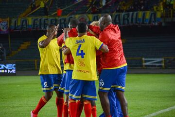 Empate a uno en El Campín entre las leyendas de Colombia y las del Barcelona. Los mejores momentos que se vivieron en Bogotá.