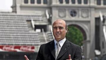 <b>'GENTLEMAN'. </b>Bartolomé Márquez posó ayer sobre el césped del Olímpic tras su presentación como nuevo entrenador del Espanyol.