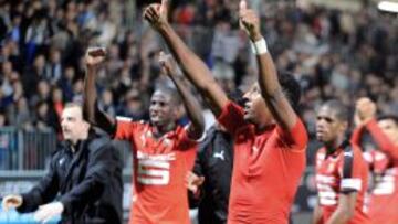 Los jugadores del Rennes celebran su victoria.