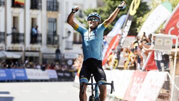 El ciclista murciano Luis Leon S&aacute;nchez celebra su victoria en los Campeonatos de Espa&ntilde;a de Ciclismo en Carretera 2020 en Baeza (Ja&eacute;n).