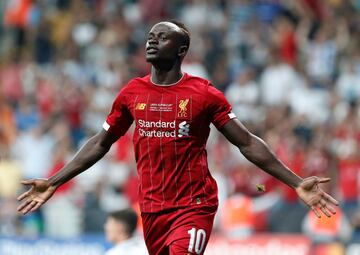 1-1. Sadio Mane celebró el primer gol de los 'reds'.