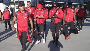 El combinado de Ricardo Gareca llegó a Gotemburgo a24 horas del encuentro que les enfrentará a la selección local antes de debutar en Rusia.