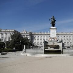 Coronavirus: Madrid empties out amid virus fears