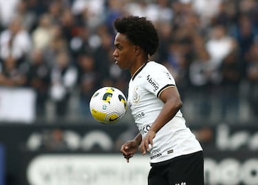 Death threats force former Arsenal and Chelsea player Willian to leave Corinthians