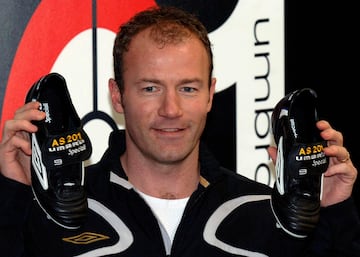 Muy sencillas pero quiz¨¢s sea ese su mayor atractivo. La marca inglesa fue de las marcas pioneras en hacer ediciones con color. Alan Shearer (Newcastle-Inglaterra), Roberto Carlos (Real Madrid-Brasil) o Fran (RC Deportivo-Espa?a) eran algunos de los abanderados de la marca en el mundo.