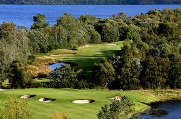 Este impresionante campo de golf está situado al lado del Lago Lomond al oeste de Escocia y al sur de las Tierras Altas. Es uno de los campos más conocidos y valorados donde se disputan grandes competiciones nacionales e internacionales. 