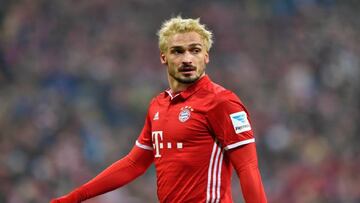 Hummels dyes hair blonde after losing Oktoberfest bet