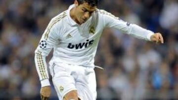 <b>PEGADA. </b>Cristiano Ronaldo lanza una falta en el partido ante el Lyon del pasado 18 de octubre.