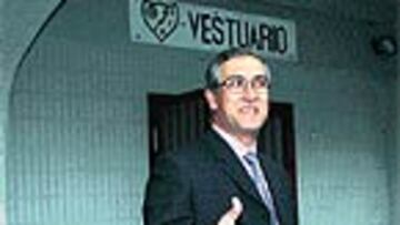 <B>NOTABLE ALTO</B>. El profesor Manzano negociará su continuidad una vez que el Rayo está a salvo.