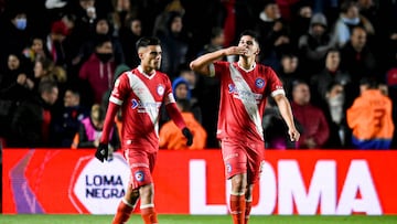 BUENOS AIRES, ARGENTINA - JULY 19: Gaston Veron (R) of Argentinos Juniors celebrates after scoring the second goal of his team during a match between Argentinos Juniors and Boca Juniors as part of Liga Profesional 2022 at Diego Maradona Stadium on July 19, 2022 in Buenos Aires, Argentina. (Photo by Marcelo Endelli/Getty Images)