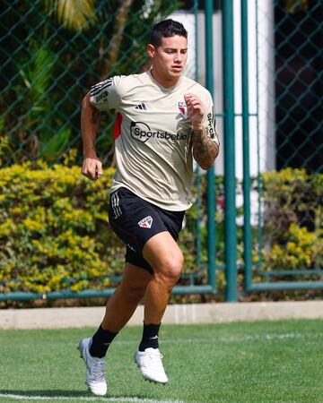 James Rodríguez, volante colombiano, en su primer entrenamiento con Sao Paulo.