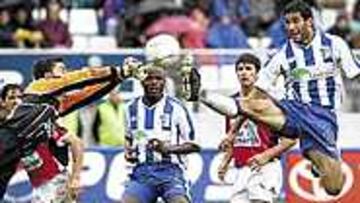 <b>ESPERANZA</B>. El Málaga sigue soñando con alcanzar la clasificación para la Copa de la UEFA. Ayer se deshizo de un Tenerife que pinta mal.