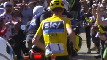 Froome y Porte chocaron con una moto de TV yendo fugados