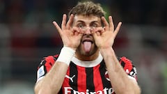 Santi Giménez reina en San Siro