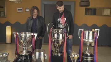 Piqu&eacute; y Puyol posan con los t&iacute;tulos.