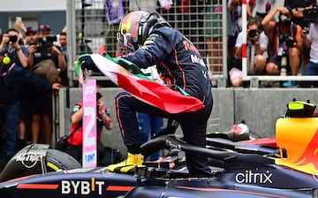 Celebración de Sergio Pérez tras proclamarse campeón del Gran Premio de Mónaco. 