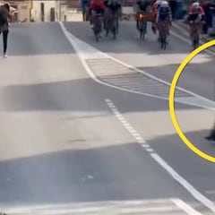 Surrealismo en la Volta: un señor cruzó con toda su calma antes del sprint