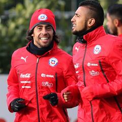 Valdivia elige a los dos mejores jugadores chilenos de la historia