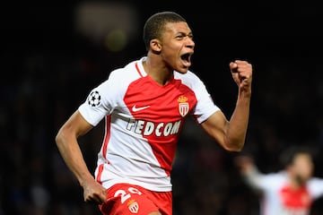 Mbappé celebra un gol con el Mónaco al Manchester City en la ida de octavos de final de la Champions en 2017.