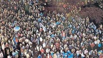 <b>FIESTA POR TODO LO ALTO. </b>Los asturianos vivieron con intensidad la carrera y después celebraron el título de su paisano como merecía la gesta.