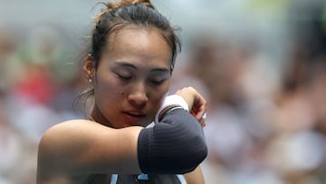 China's Zheng Qinwen reacts on a point against Germany's Laura Siegemund during their women's singles match on day four of the Australian Open tennis tournament in Melbourne on January 15, 2025. (Photo by DAVID GRAY / AFP) / -- IMAGE RESTRICTED TO EDITORIAL USE - STRICTLY NO COMMERCIAL USE --