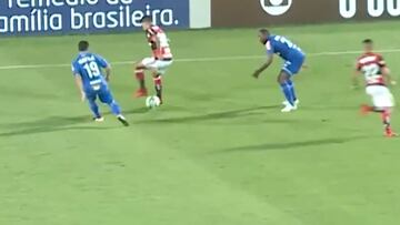 El regate del que todo Brasil habla: fantasía 'rompemoldes'