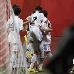 El Madrid presenta candidatura en el estreno de la Promises con un Carlos Sánchez estelar