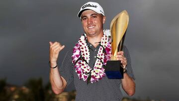 Justin Thomas celebra su histórica victoria en el Sony Open, donde batió el récord de puntuación en una prueba del circuito PGA.