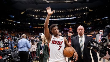 Heat's Kyle Lowry handed ovation on emotional Toronto return