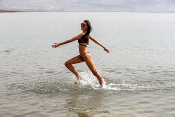 Las participantes de Miss Universo visitan el Mar Muerto cerca de Jericó, Cisjordania.