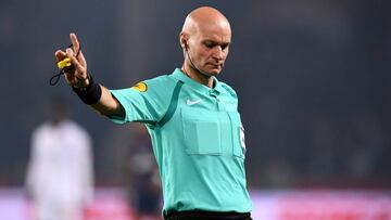 El árbitro que zancadilleó a un jugador, mejor del año en Francia