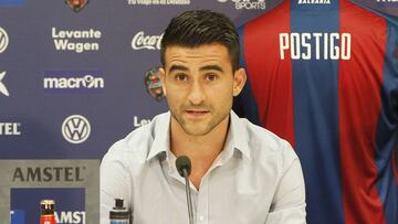 Sergio Postigo, el día de su presentación con el Levante.