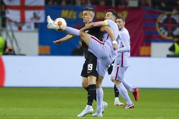 Rafael Borré y Sergio Busquets.