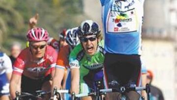 <b>UNA BALA. </b>Valverde celebra su triunfo ante el disgusto de Pelizzotti.