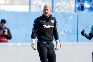 Dmitrovic seguramente tenga que jugar por Juan Soriano. 